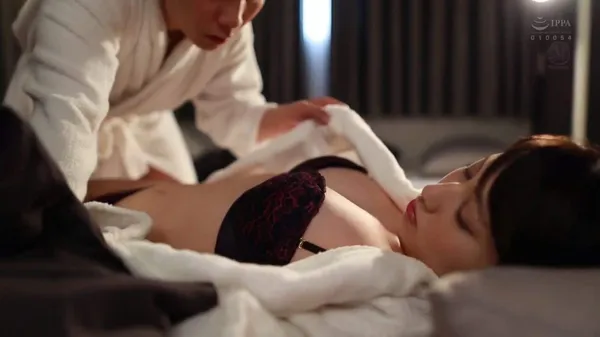 Chuyến công tác ở cùng phòng với sếp nữ mà tôi thầm yêu video
